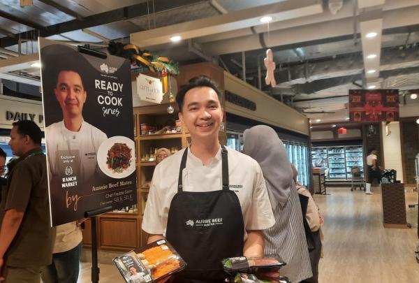 Chef Freddie Salim mengkreasikan tiga menu olahan daging sapi Australia dalam rangkaian siap masak. (Foto: iNews Media Group/Anindita)