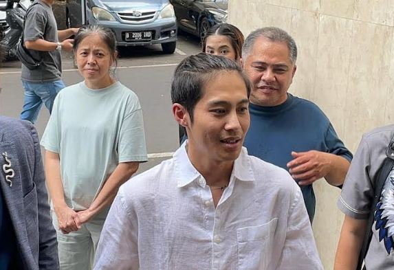 DJ Panda Boyong Orang Tua saat Diperiksa Polisi Imbas Laporan Erika Carlina