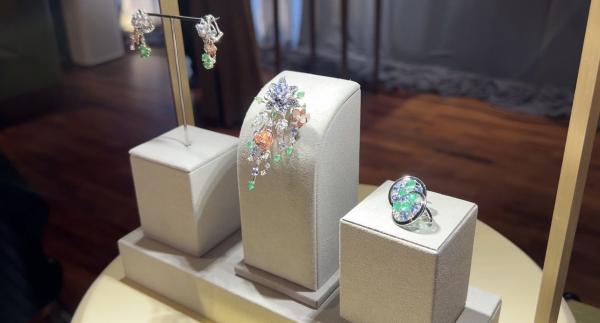 Perhiasan terbaru Clemence Ellery X Didiet Maulana bertajuk Asmara Puspa. (Foto: Annastasya Rizqa)