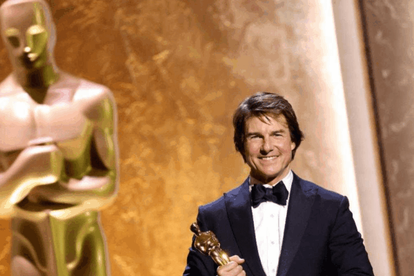 Tom Cruise Raih Oscar