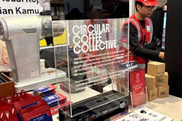 Inspiratif! 5 Brand Kopi Daur Ulang Gelas Plastik Demi Bumi