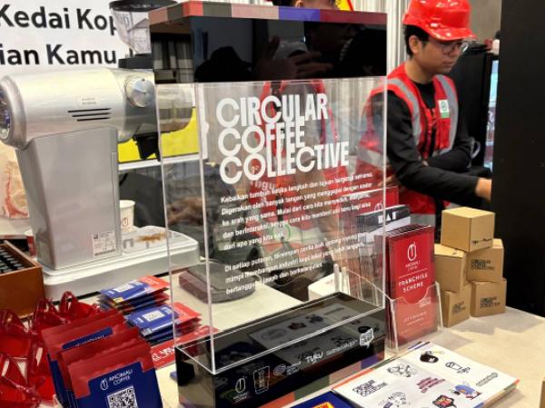 Inspiratif! 5 Brand Kopi Daur Ulang Gelas Plastik Demi Bumi