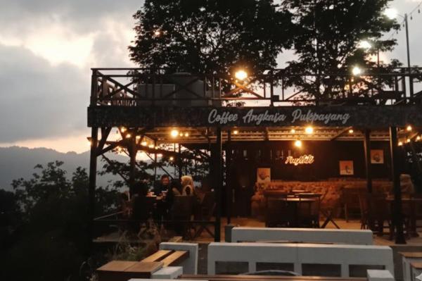 3 Tempat Ngopi di Kulonprogo: View Bikin Melongo & Sunset Memukau!