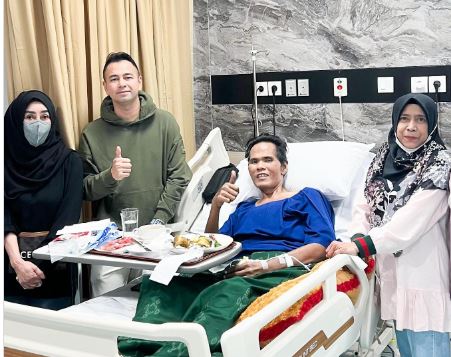 Raffi Ahmad Dampingi Fahmi Bo Operasi: Doa Tulus dari Sahabat