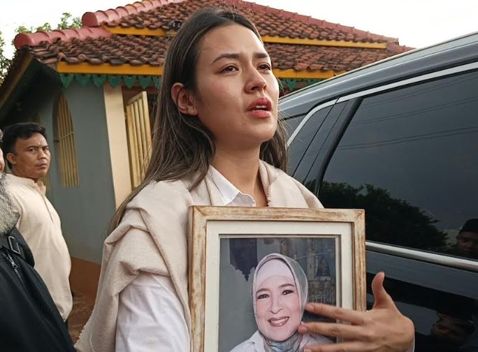 Raisa Minta Publik Hormati Privasi Keluarganya usai Kehilangan Sang Ibunda