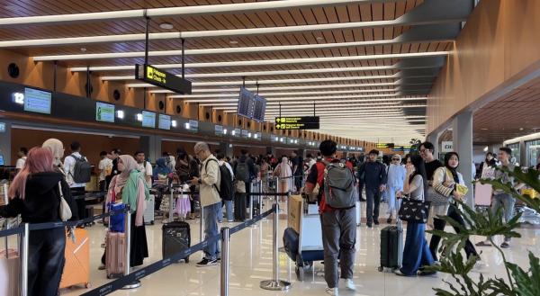 Libur Nataru 2025: Bandara Soetta Ramai, Domestik Jadi Pilihan!