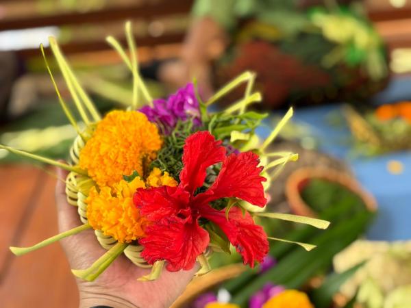 Menguak Filosofi Canang Sari: Makna Mendalam Persembahan Bali