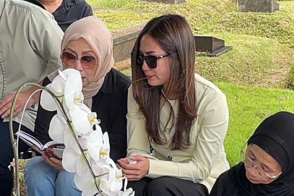 Tangis Haru Tamara Tyasmara Rayakan Ultah Dante di Makam