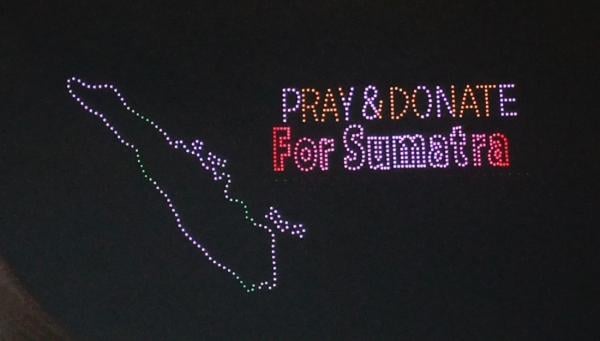 Sempat Akan Dibatalkan karena Hujan, Drone Show di Pantai Lagoon Ancol Hipnotis Pengunjung