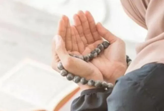 4 Doa Agar Muslimah Cantik, Pancarkan Aura Positif Setiap Hari!