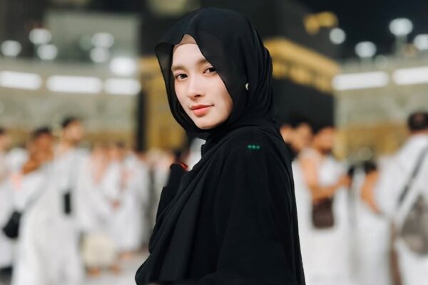 Inara Rusli Tak Terima Pernikahan Sirinya Jadi Sorotan Publik