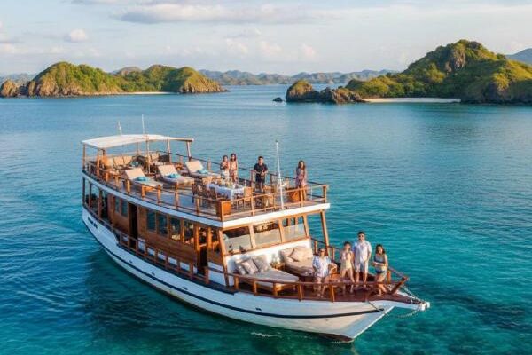 Kapal Wisata Labuan Bajo Berlayar Lagi: Ini Aturan Barunya!