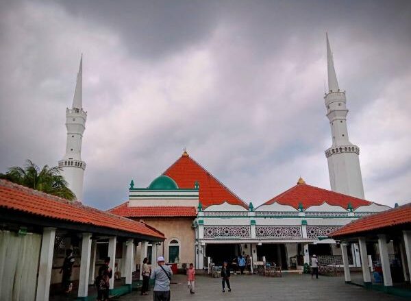 Wisata Religi Jakarta: Jelajahi Sejarah Masjid Luar Batang