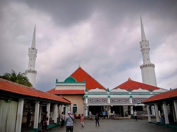 Wisata Religi Jakarta: Jelajahi Sejarah Masjid Luar Batang