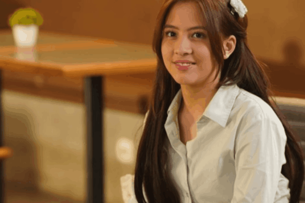 Adhisty Zara mundur sinetron