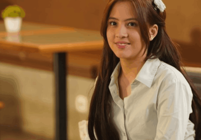 Adhisty Zara mundur sinetron