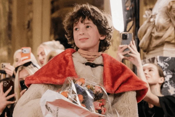 Max Alexander Desainer Termuda