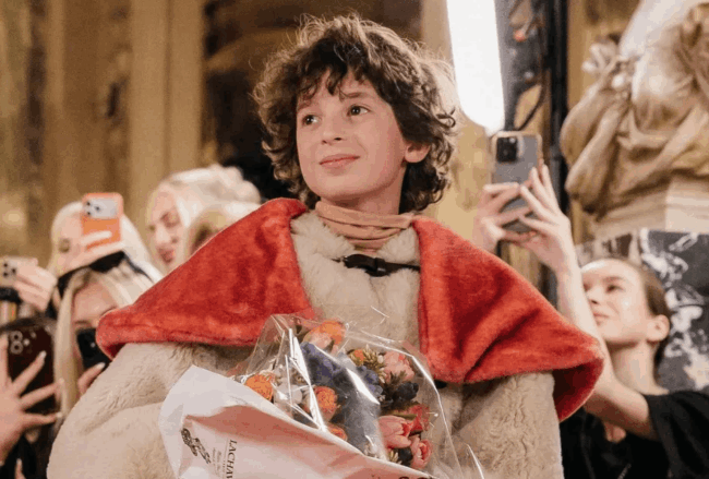 Max Alexander Desainer Termuda