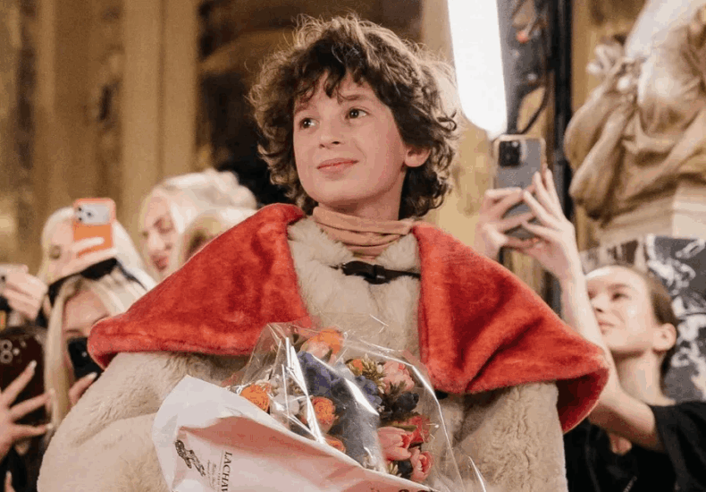 Max Alexander Desainer Termuda