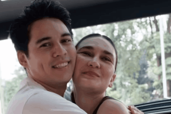 Maxime Bouttier Wanita Lebih Tua