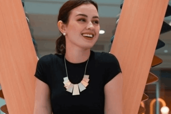 Kimberly Ryder Melahirkan di Bidan