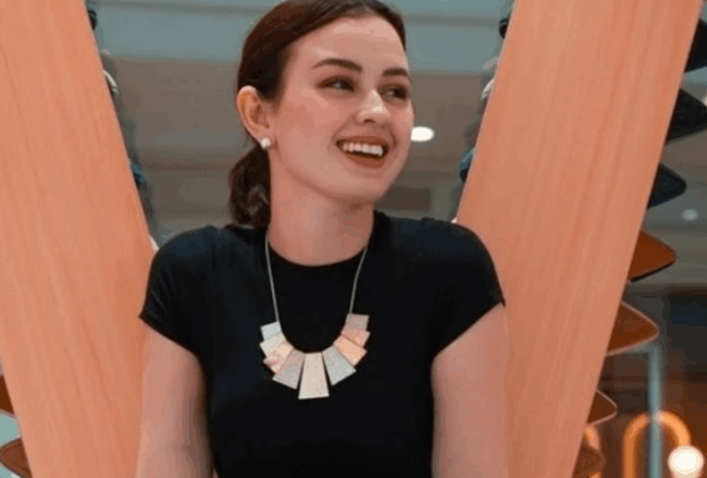 Kimberly Ryder Melahirkan di Bidan