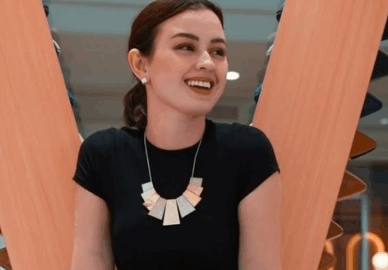 Kimberly Ryder Melahirkan di Bidan