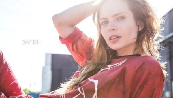 daveigh chase - ilustrasi berita Daveigh Chase, pemeran Samara di The Ring dan pengisi suara Lilo, meninggal pada usia…