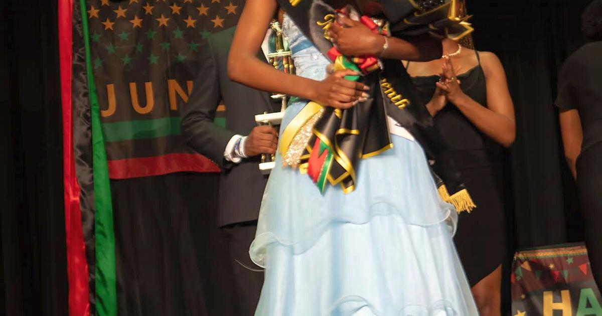 miss juneteenth 2026 Hanna Newson Dinobatkan sebagai Miss Juneteenth 2026 oleh… miss juneteenth 2026 - ilustrasi berita Hanna Newson Dinobatkan sebagai Miss Juneteenth 2026 oleh Killeen NAACP