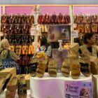 sandal wanita - ilustrasi berita Serbu Promo Jakarta Fair 2026, Ini 5 Merek Sandal Wanita yang Kasih Diskon Besar