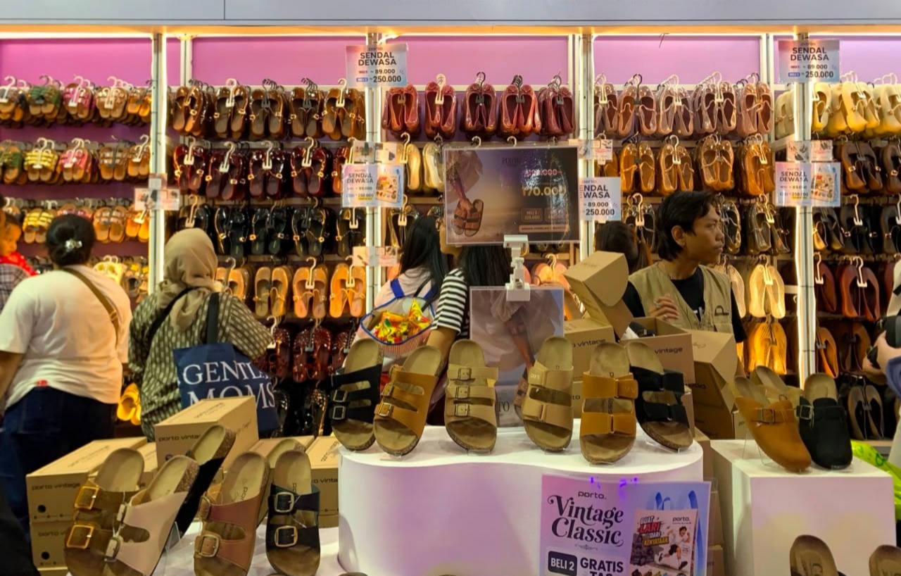 sandal wanita - ilustrasi berita Serbu Promo Jakarta Fair 2026, Ini 5 Merek Sandal Wanita yang Kasih Diskon Besar