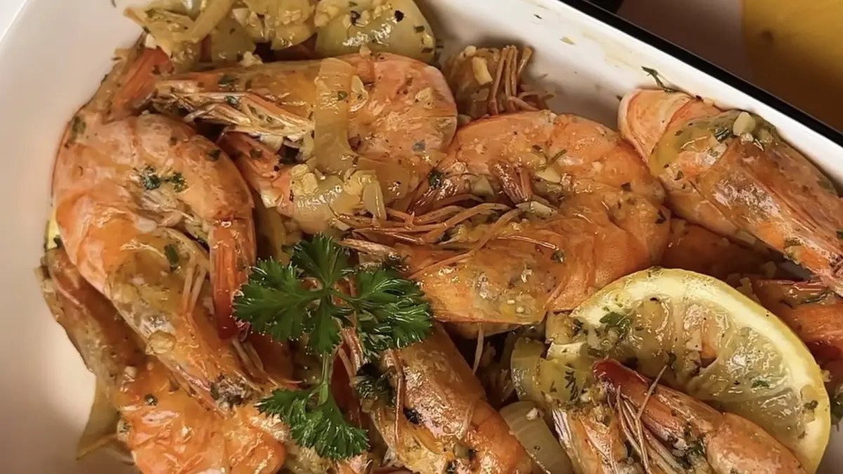 shrimp garlic Resep Shrimp Garlic Lemon Butter: Udang Gurih dengan Aroma… shrimp garlic - ilustrasi berita Resep Shrimp Garlic Lemon Butter: Udang Gurih dengan Aroma Bawang Putih