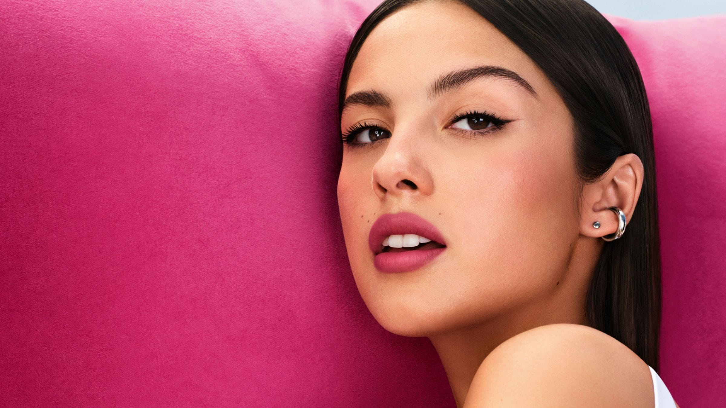 warna bibir santai - ilustrasi berita Warna Bibir Santai Jadi Tren Musim Panas: Lancôme Luncurkan Lip Idôle Cuddleblur