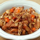 ayam goreng bawang merah - ilustrasi berita Ayam Goreng Bawang Merah dengan Bumbu Meresap, Gurih dan Anti Gagal di Rumah