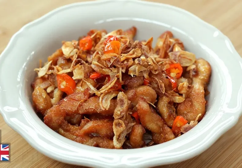 ayam goreng bawang merah - ilustrasi berita Ayam Goreng Bawang Merah dengan Bumbu Meresap, Gurih dan Anti Gagal di Rumah