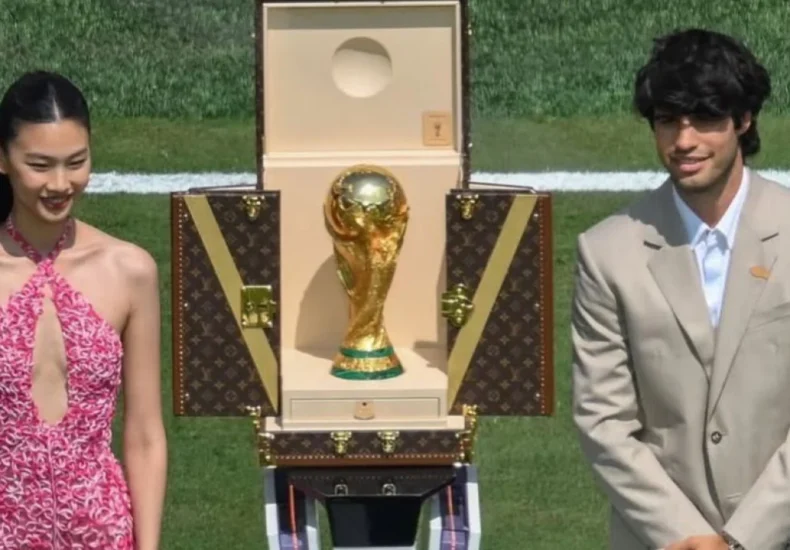 hoyeon pembawa trofi - ilustrasi berita Hoyeon pembawa trofi Piala Dunia 2026, Bintang Squid Game Menjadi Sorotan
