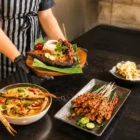kuliner jawa timur - ilustrasi berita Tiga Chef Tanly Bangkitkan Kuliner Jawa Timur lewat Java On Plate di Vasa Hotel…