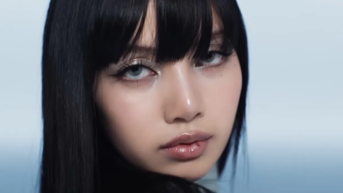 lisa thong Lisa thong: Kenakan thong minimalis dari koleksi LLOUD yang… lisa thong - ilustrasi berita Lisa thong: Kenakan thong minimalis dari koleksi LLOUD yang menonjolkan siluet