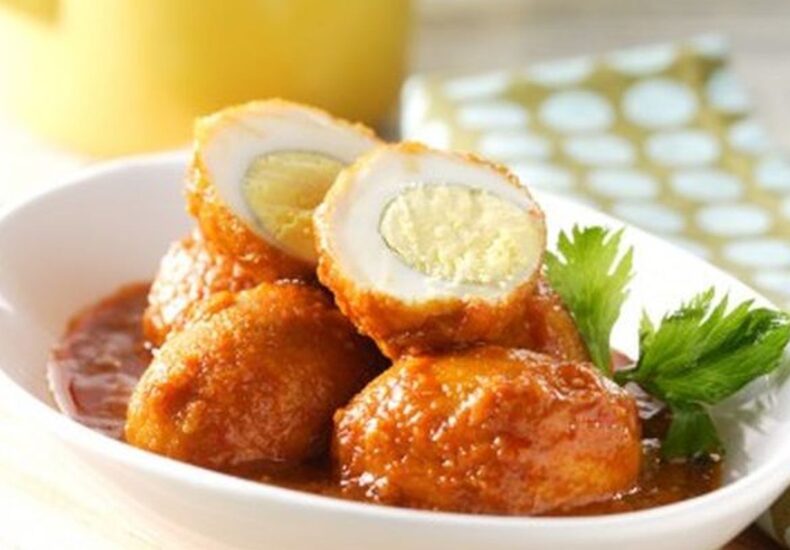 telur bumbu bali - ilustrasi berita Resep Telur Bumbu Bali Enak: Bumbu Meresap dan Mudah Dibuat