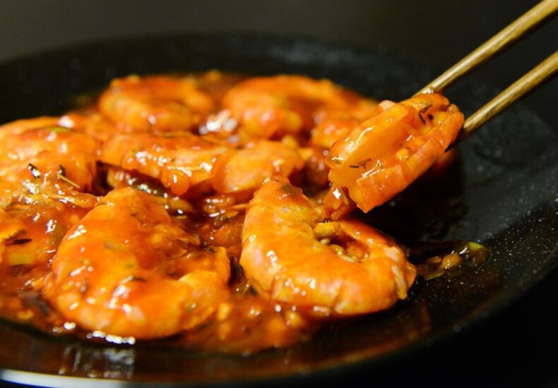 udang saus padang - ilustrasi berita Resep Udang Saus Padang ala Restoran, Pedas Gurih dan Bumbunya Meresap