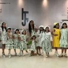 busana anak - ilustrasi berita Kini Kita Hadirkan Koleksi Busana Anak Bernuansa Klasik 1960-an di Soerabaia Fashion…