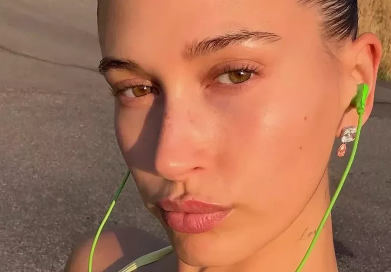 hailey bieber - ilustrasi berita Hailey Bieber Pamer Bentuk Tubuh Bugar Dua Tahun Setelah Melahirkan