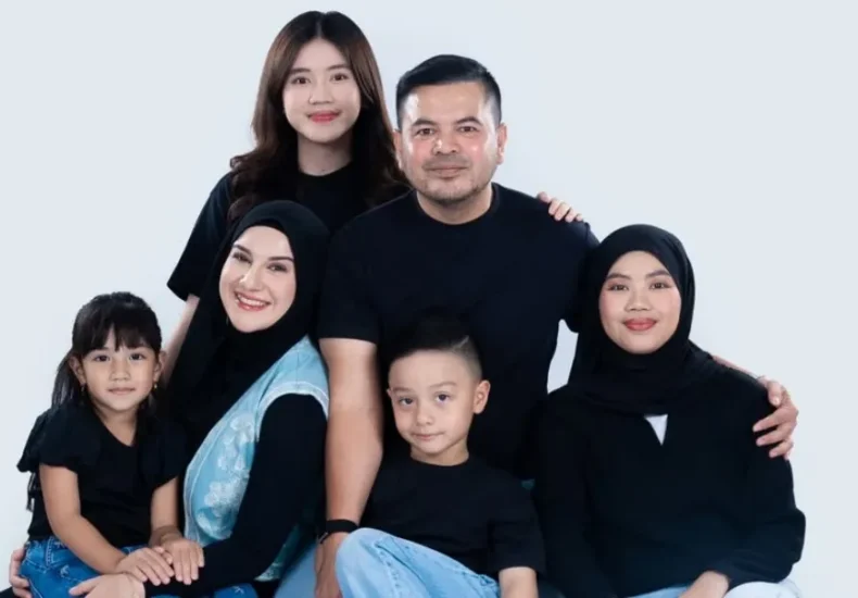 irish bella - ilustrasi berita Potret Kompak Keluarga Irish Bella saat Sambut Anak Ketiga
