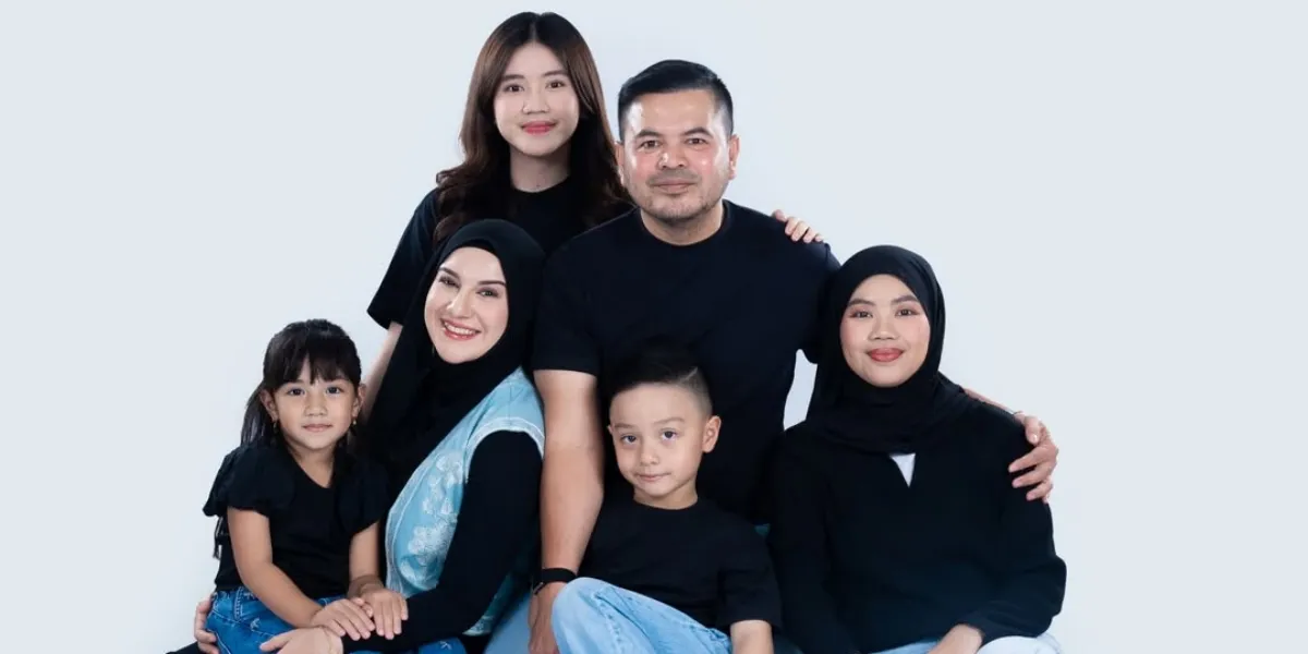 irish bella Potret Kompak Keluarga Irish Bella saat Sambut Anak Ketiga irish bella - ilustrasi berita Potret Kompak Keluarga Irish Bella saat Sambut Anak Ketiga