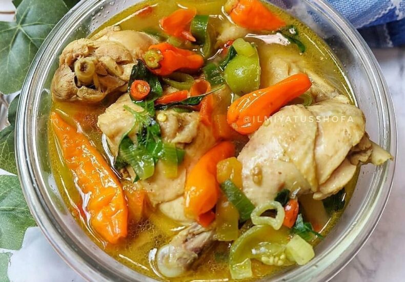 pindang ayam pedas - ilustrasi berita Resep Pindang Ayam Pedas Asam yang Segar, Lengkap dengan Nanas dan Tomat