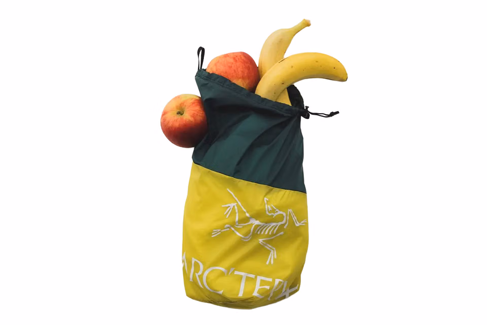 stuff sack-recut Arc'teryx dan BEAMS Rilis STUFF SACK-ReCUT, Pouch Upcycling… stuff sack-recut - ilustrasi berita Arc'teryx dan BEAMS Rilis STUFF SACK-ReCUT, Pouch Upcycling dari GORE-TEX
