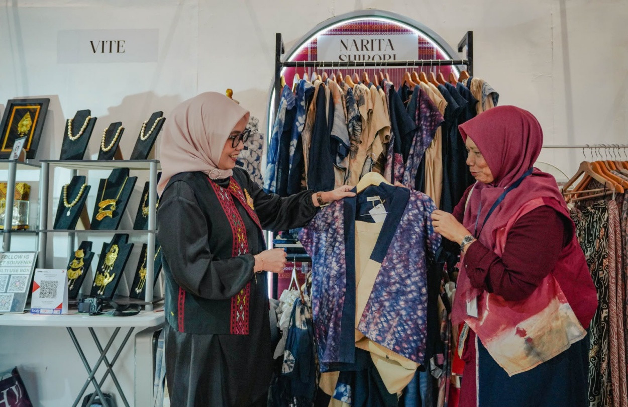 umkm binaan Apresiasi UMKM Binaan yang Tampil di IFW 2026, Komisaris Pertamina… umkm binaan - ilustrasi berita Apresiasi UMKM Binaan yang Tampil di IFW 2026, Komisaris Pertamina Patra Niaga: Sangat…